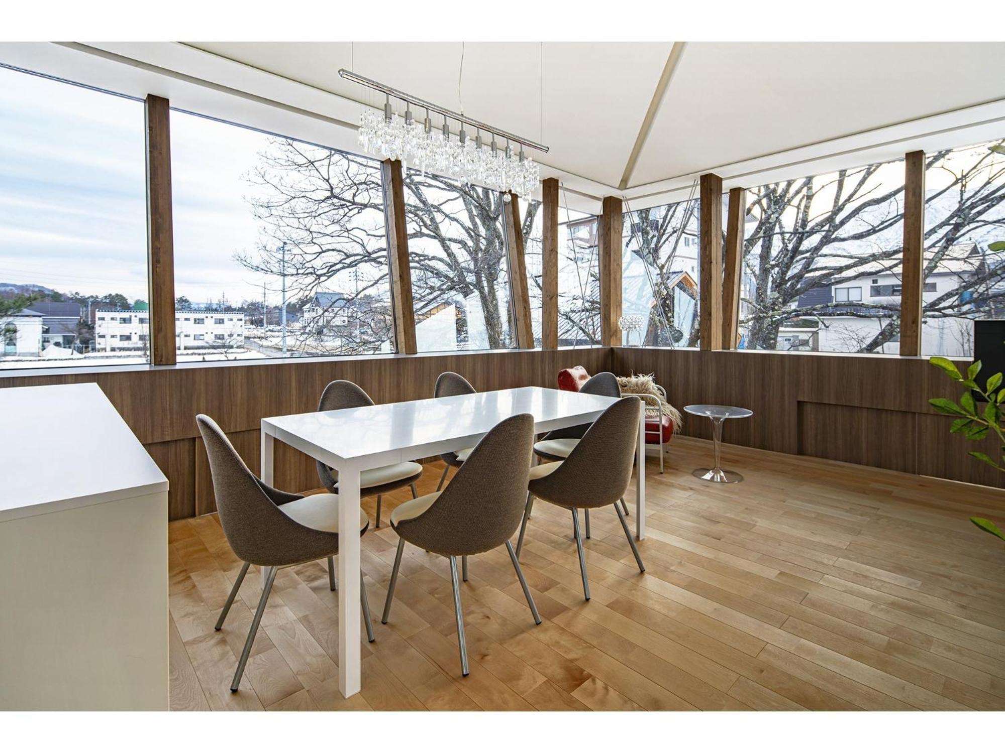 Eastmountain Lodge